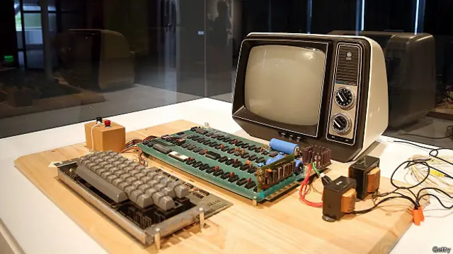 Старый компьютер Apple 1 на аукционе