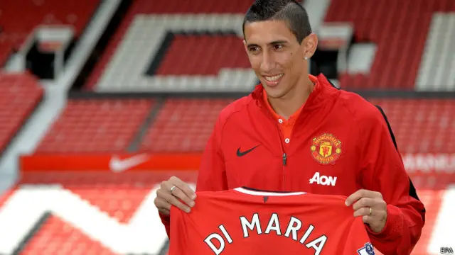 El argentino Ángel di María se convirtió en el fichaje más caro del fútbol inglés al costar más de US$98 millones.
