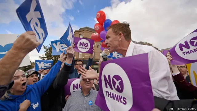 Cả hai chiến dịch Có và Không ra sức vận động cử tri Scotland khi chỉ còn 15 ngày trước giờ bỏ phiếu