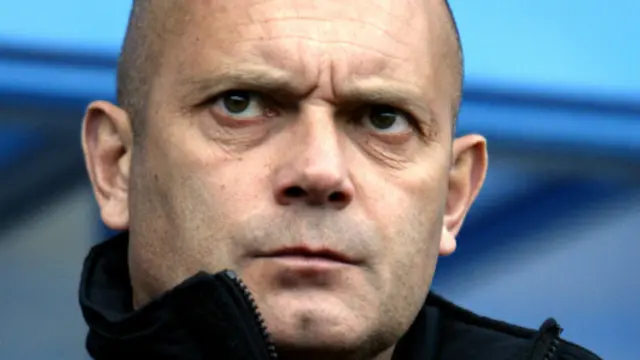 يبلغع ويلكينز 58 عاما وسبق له العمل في التدريب في عدد من الأندية.