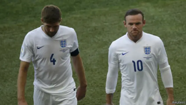 Steven Gerrard dan Wayne Rooney