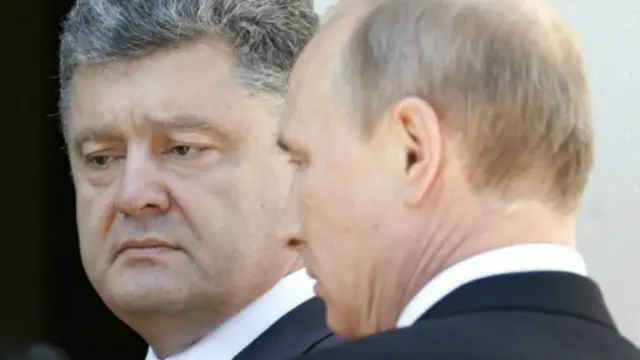 يقول بوتين إنه يأمل أن تسفر المباحثات بين المبعوثين الروس والاوكرانيين والمتمردين عن اتفاق سلام