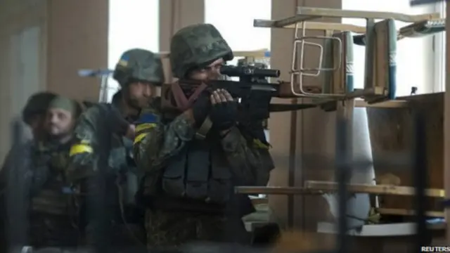 تقول قوات الحكومة إنها أمنت ممر إنساني للخروج من المدينة بعد أيام من القصف العنيف