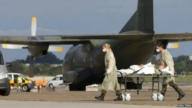 نقل بعض الجنود الأوكرانيين المصابين إلى ألمانيا يوم الثلاثاء لتلقي العلاج 