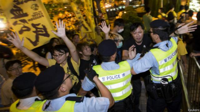 北京關於香港政改的決定引發街頭衝突。