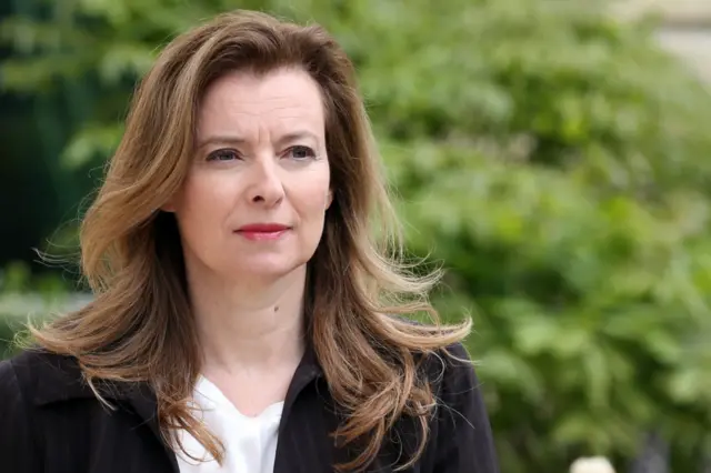 Le livre de Valérie Trierweiler est, selon elle, sa version des faits sur sa relation avec le président Hollande et le scandale qui a mis fin à cette relation. 