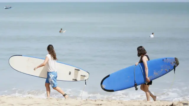 Туристы в море