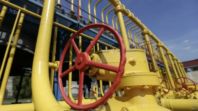 (أرشيف) من المقرر نقل الغاز عبر الحدود بين إسرائيل والأردن بعد الانتهاء من بناء خط الأنابيب. 