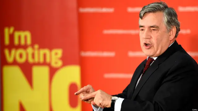 Британия собиқ Бош вазири Гордон Брауннинг миллати шотланд. Аммо у ўз миллатининг Британия таркибида қолишини истамоқда. Жаноб Браун Шотландияга келиб, одамларга "Мустақиллик: ҳа ёки йўқ" деган референдумда "йўқ" деб овоз беришни тарғиб этди.