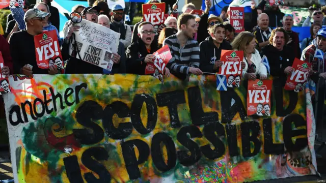 Пайшанба, 18 сентябр куни Шотландия халқи ё мустақил бўлиш, ё Британия таркибида қолиш учун референдумда овоз беради. Ҳозирча натижаларни башорат қилиш қийин. Чунки сўровларга кўра, мустақил бўлишни истовчилар ва қаршилар сони катта фарқ қилмайди.