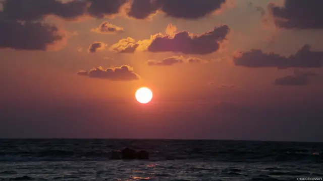 Море на закате в Израиле