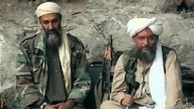 අල් ඛයීඩා නායක අයිමන් අල් සවාහිරි බින් ලාඩන් සමඟ