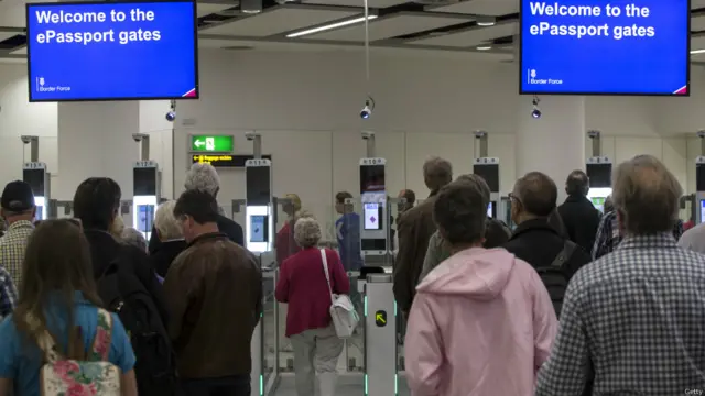 旅客增长快 伦敦机场扩张成争议