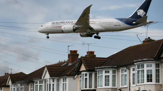 旅客增长快 伦敦机场扩张成争议