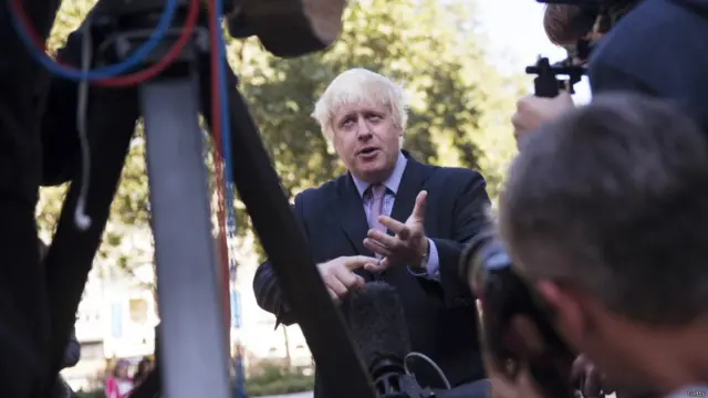 旅客增长快 伦敦机场扩张成争议