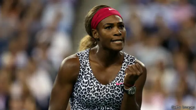 استطاعت وليامز المصنفة أولى عالمياً الفوز على فوزنياكي بعد بداية ضعيفة لكليهما
