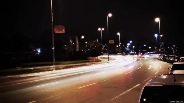 Burak Kebapçı: Fotoğraflarda sesini duymasak da görüntüsüyle bile gürültüsünü ve kaosunu ortaya koyan kare. Mega şehrin mega sesleri