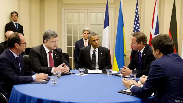 Líderes da Otan se encontram com presidente ucraniano Petro Poroshenko neta quinta-feira (EPA)