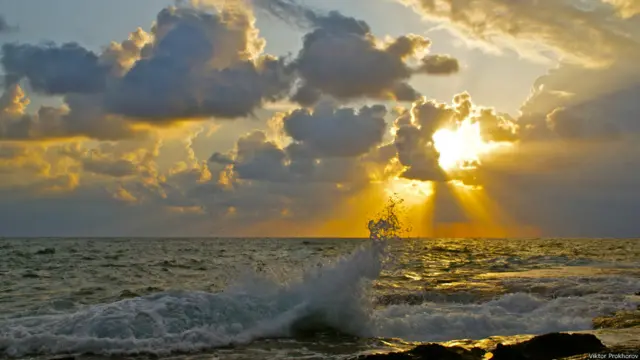 Предгрозовое море