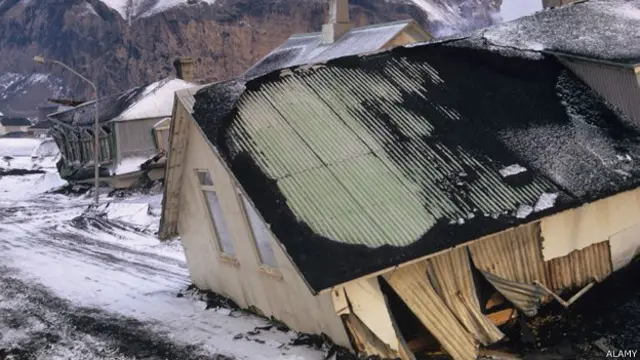 Casa afectada por erupción volcánica en Islandia.