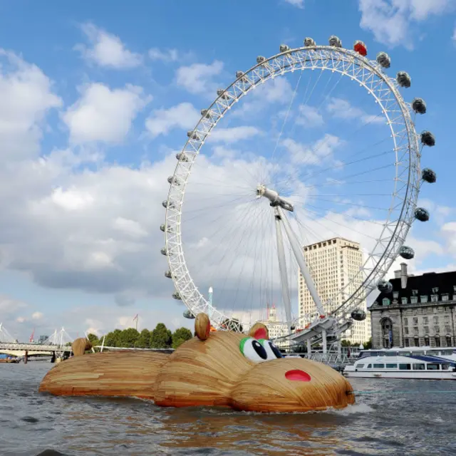Hipopo Thames di London Eye