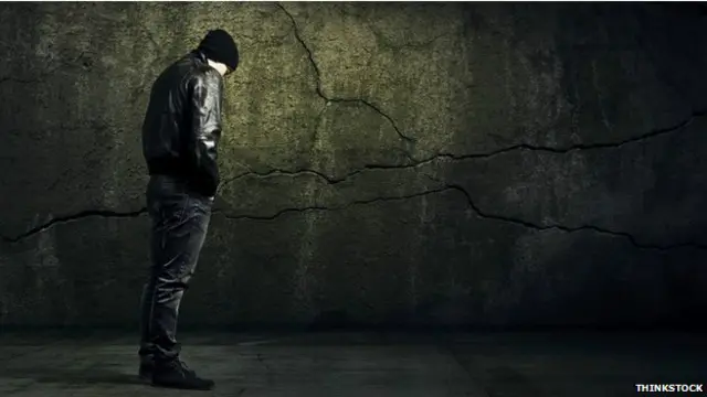 دماغی صحت کے مسائل سے جڑے معاشرتی داغ کی وجہ سے لوگ ڈاکٹر کے پاس نہیں جاتے جس کی وجہ وہ خودکشی کی طرف مائل ہوتے ہیں