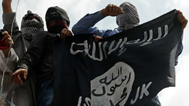 شام میں صدر بشارالاسد کے خلاف بغاوت کے دوران وجود میں آنے والی دولت اسلامیہ نے شام اور عراق کے بڑے علاقے پر قبضہ کر رکھا ہے