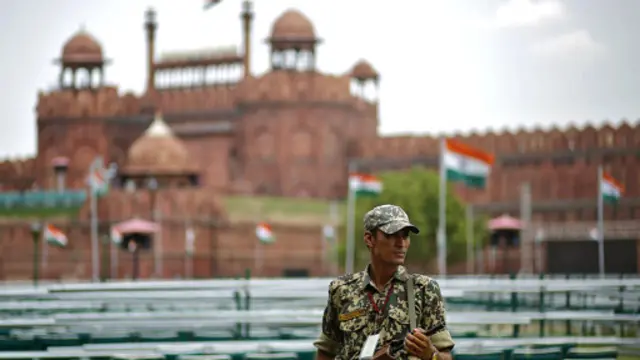 إعلان القاعدة جاء ردا على توسيع نفوذ الدولة الإسلامية بحسب خبراء