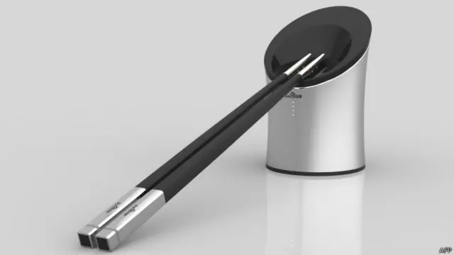 یہ چوپ سٹکس خراب اور پرانے خوراک سے بچنے کے لیے ہتھیار کا کام دیں گی