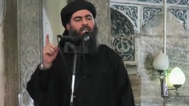 دولتِ اسلامیہ کے سربراہ نےاپنے پیغام میں یمن میں سعودی بمباری کا ذکر نبھی کیا اور سعودی عرب کے شاہی خاندان کو تنقید کا نشانہ بنایا۔ 