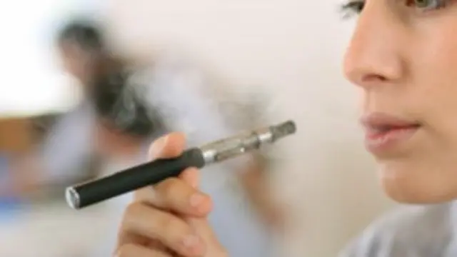 څېړونکي وايي د برېښنايي سیګرټو خطر ډېر کم دی او ګټې یې ډېرې زیاتې دي.