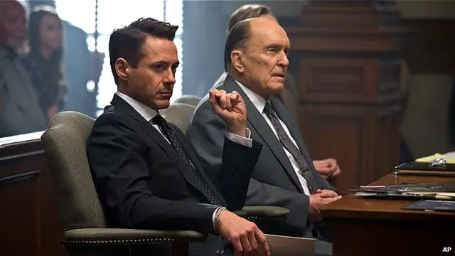 دووال نقش پدر داونی جونیور را بازی میکند