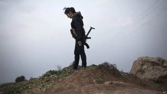 Курдская женщина-ополченец на севере Сирии