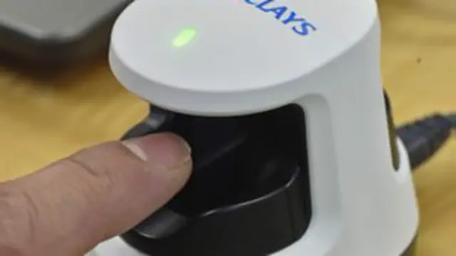 الماسح الضوئي يكتشف نموذج الأوردة داخل الأصبع