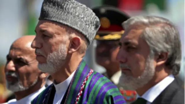 کرزي له دواړو نوماندانو غوښتي، چې هېواد له روان کړکېچه وباسي.