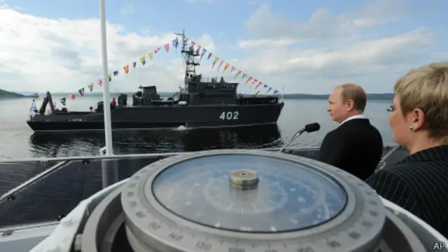 普京今年7月27日在赛维尔莫尔斯克庆祝视察北海舰队，庆祝俄国海军节。