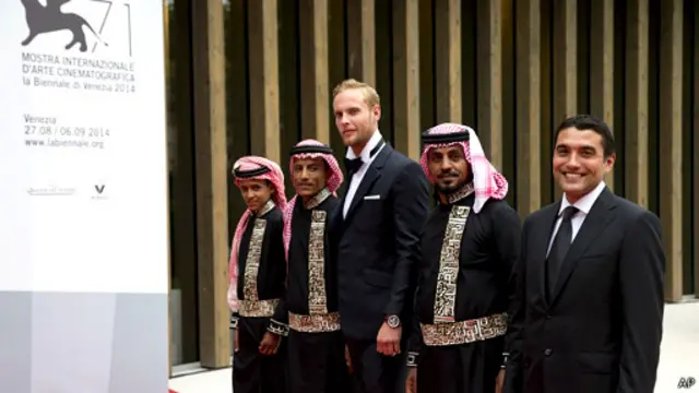 اكتشف أبو نوار ممثليه بين الناس العاديين الذين يعيشون في البيئة البدوية نفسها. 