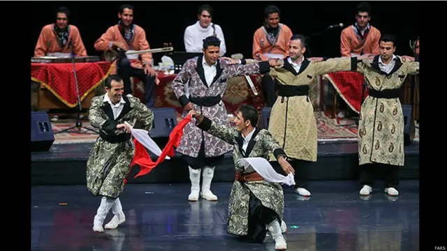 کنسرت موسیقی لری و لکی با خوانندگی مهران غضنفری شامگاه جمعه در تالار وحدت برگزار شد