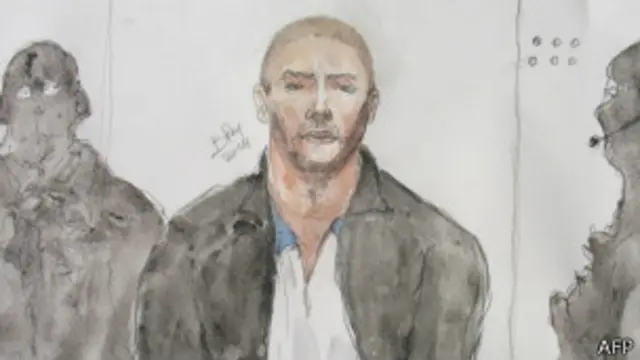 مهدی نموش مدت پنج سال تا سال ۲۰۱۲ میلادی به جرم دزدی در فرانسه زندانی بود