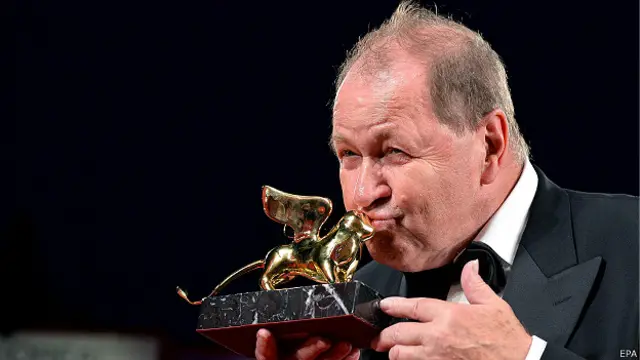 عام ڈگر سے ہٹ کر بنائي جانے والی اس فلم کو ناقدین کی جانب سے بہت پذیرائی ملی