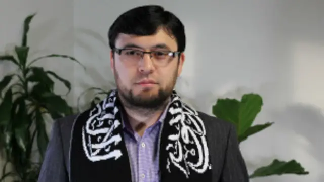 Rassom uchun qizlar yalangoch suratga tushishadi