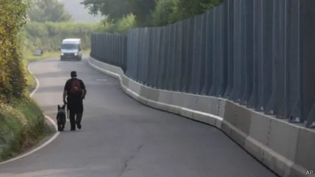 英國將會幫助法國安裝北約峰會使用的九英尺鋼牆