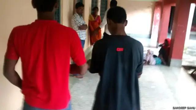 रेलवे पटरी से लाश उठाने के काम से छुड़ाए गए बच्चे