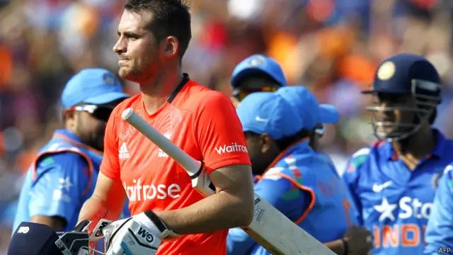 इंग्लैंड के खिलाड़ी एलेक्स हेल्स