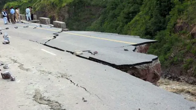 पाक प्रशासित कश्मीर में बाढ़ 