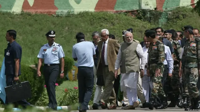 मोदी कश्मीर यात्रा के दौरान