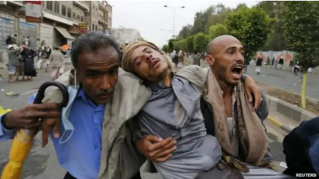 مجروحان توسط دوستان و سایر حوثی ها منتقل شدند