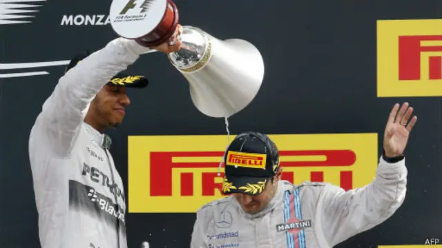 Balapan yang berat, tapi Hamilton menyukai setiap menitnya.