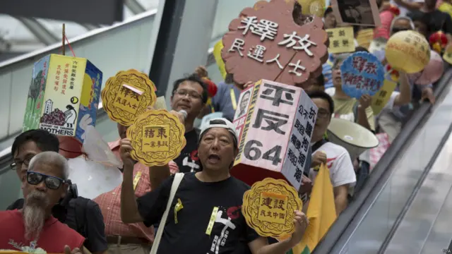 Unjuk rasa memanfatkan Pesta Kue Bulan