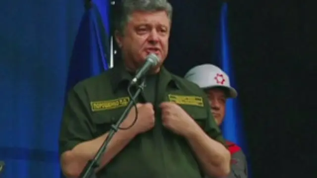Perezida Poroshenko ari Mariupol